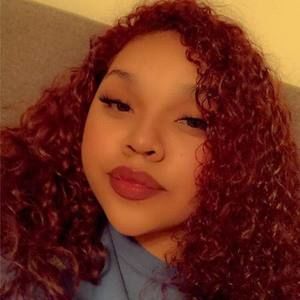 Meet your Posher, Beatriz